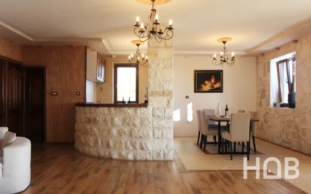 Na prodaju, Vila, 466 m², Budva