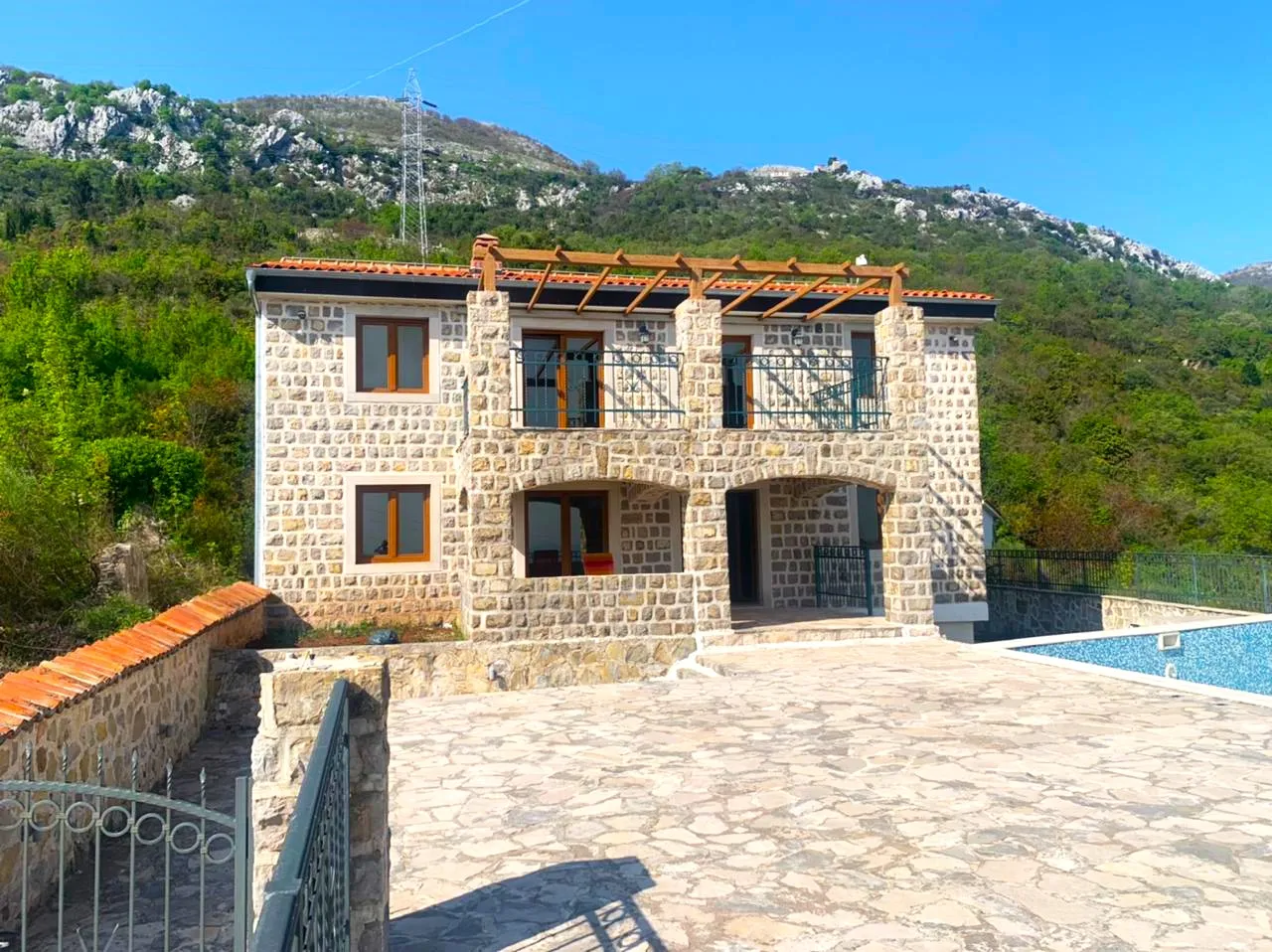 Na prodaju, Vila, 466 m², Budva