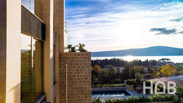 En venta, Apartment In New Building, 241 m², Tivat