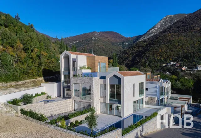 En venta, Apartment In New Building, 241 m², Tivat