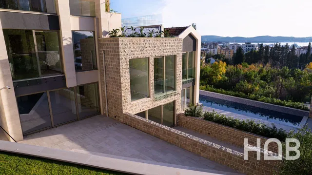 En venta, Apartment In New Building, 241 m², Tivat