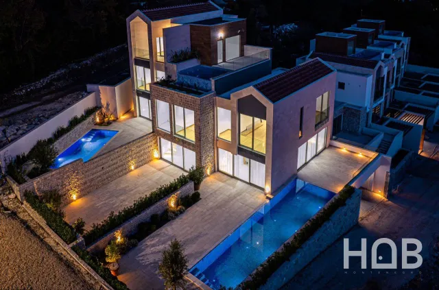 En venta, Apartment In New Building, 241 m², Tivat