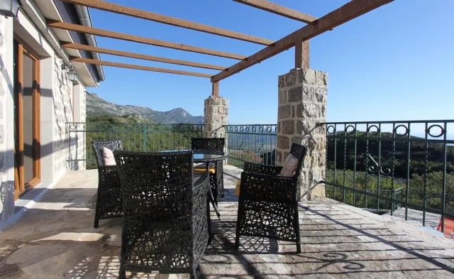 Na prodaju, Vila, 466 m², Budva