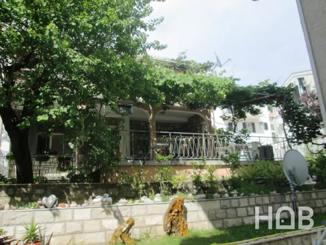 Na prodaju, Kuća, 200 m², Budva