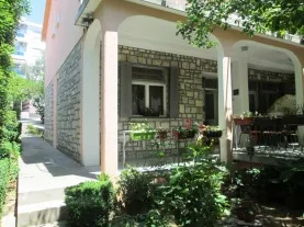 Na prodaju, Kuća, 200 m², Budva
