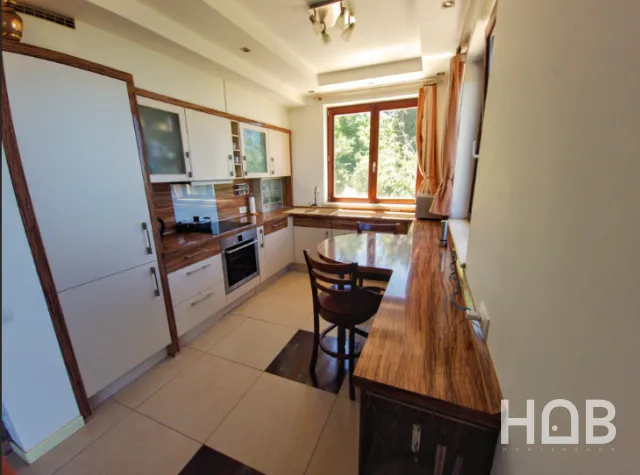 En venta, Villa, 392 m², Budva