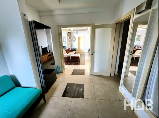En venta, Villa, 392 m², Budva
