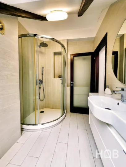 En venta, Villa, 392 m², Budva