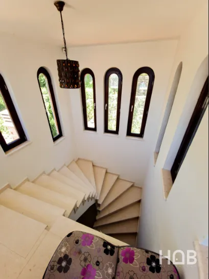 En venta, Villa, 392 m², Budva