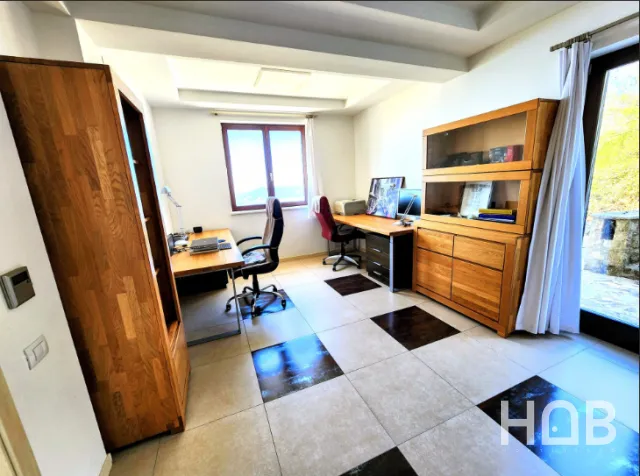 En venta, Villa, 392 m², Budva