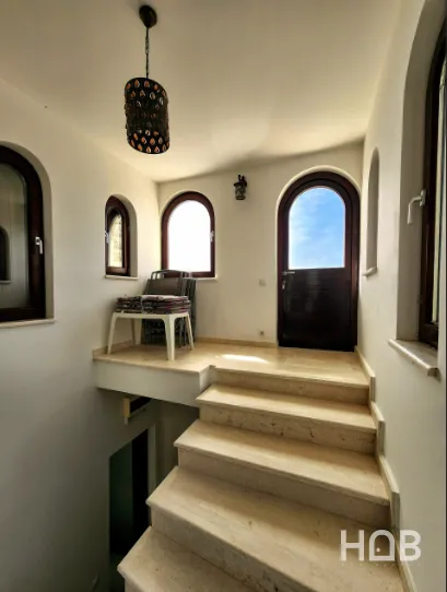 En venta, Villa, 392 m², Budva