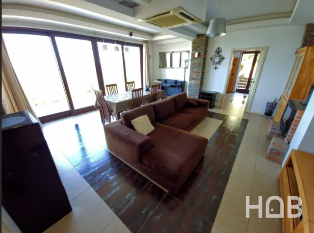 En venta, Villa, 392 m², Budva