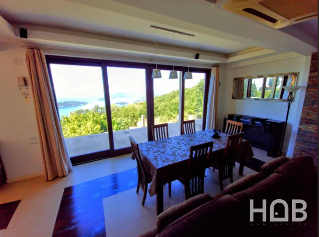 En venta, Villa, 392 m², Budva