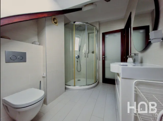 En venta, Villa, 392 m², Budva