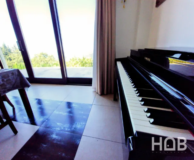 En venta, Villa, 392 m², Budva