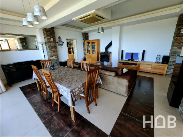 En venta, Villa, 392 m², Budva
