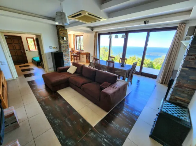 Na prodaju, Vila, 392 m², Budva