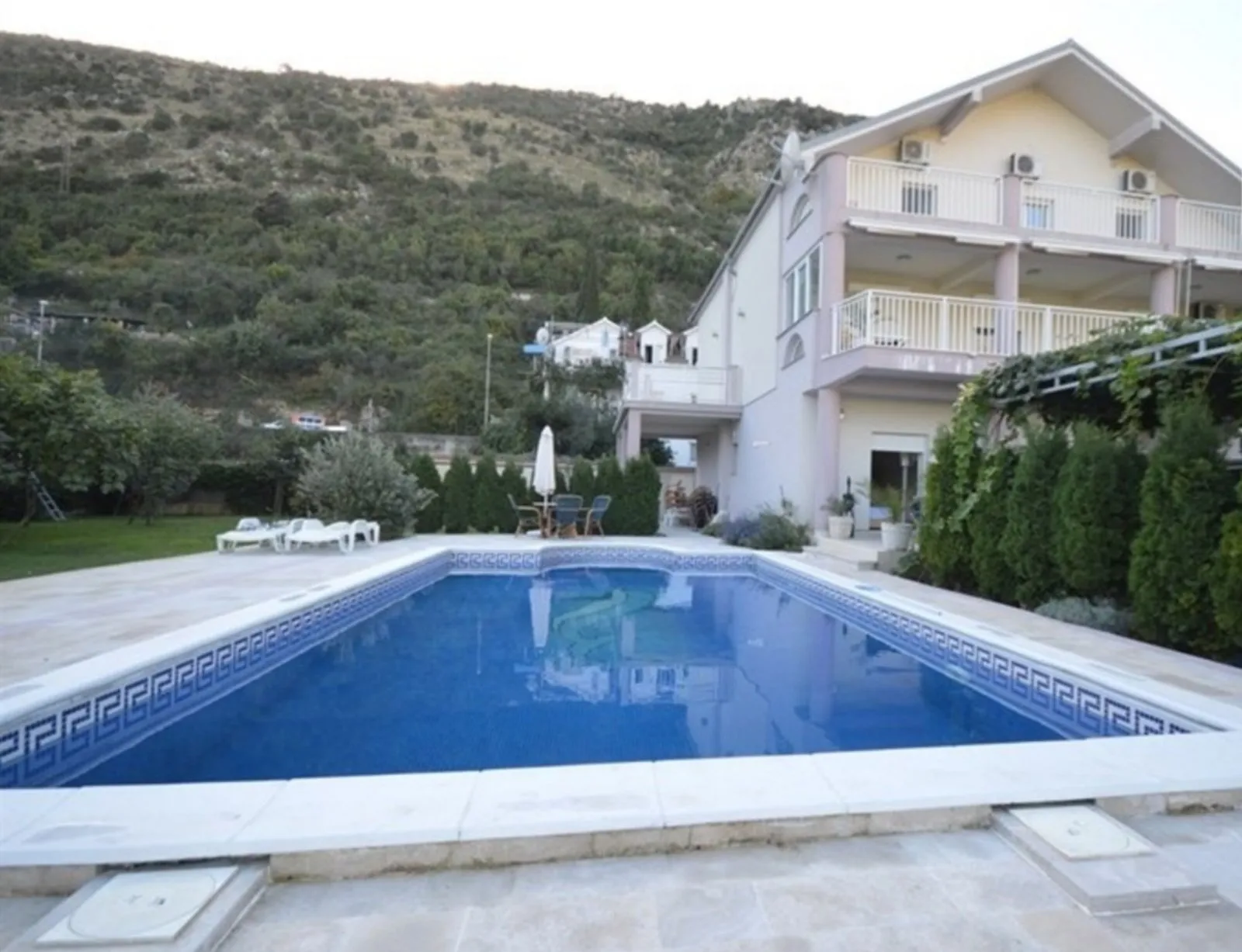 En venta, Casa, 423 m², Herceg Novi
