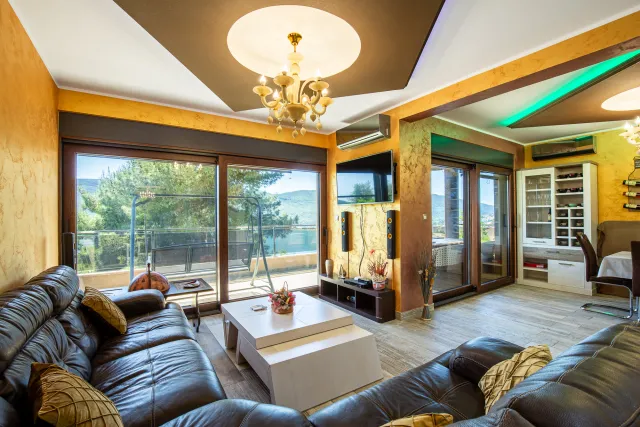 Na prodaju, Vila, 380 m², Herceg Novi