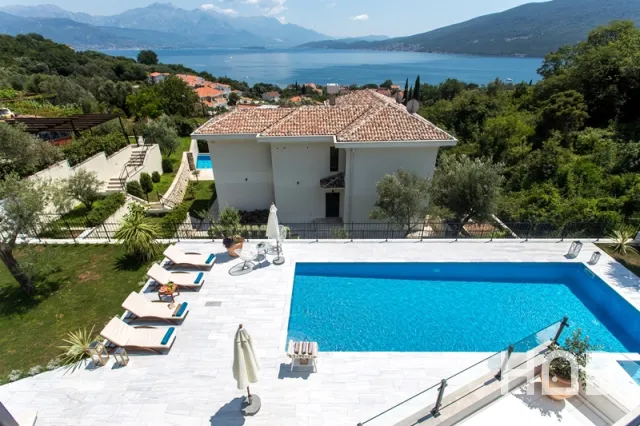 Na prodaju, Vila, 420 m², Herceg Novi