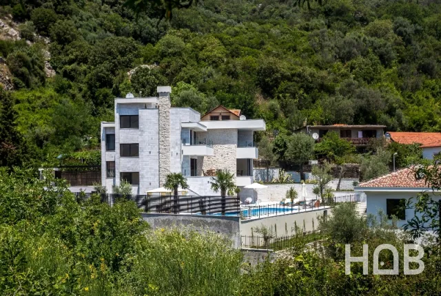 Na prodaju, Vila, 420 m², Herceg Novi