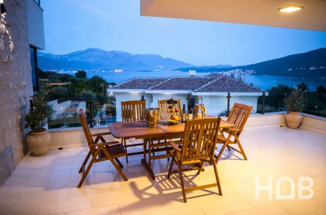 Na prodaju, Vila, 420 m², Herceg Novi