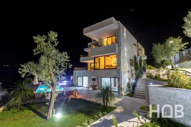 Na prodaju, Vila, 420 m², Herceg Novi