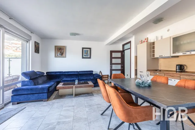 Na prodaju, Stan, 71 m², Budva