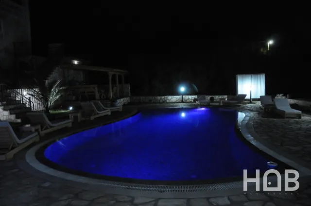 Na prodaju, Vila, 1000 m², Budva
