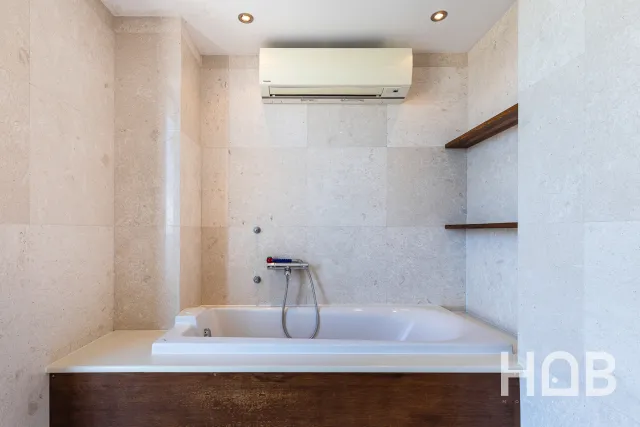 Na prodaju, Vila, 1455 m², Budva
