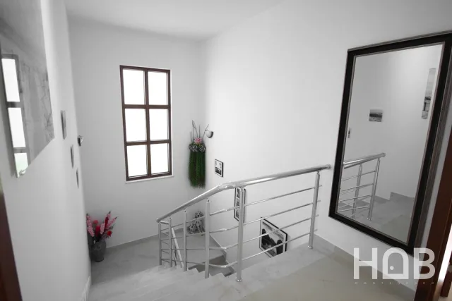 Na prodaju, Vila, 500 m², Budva