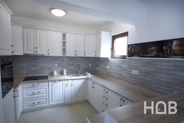 Na prodaju, Vila, 500 m², Budva