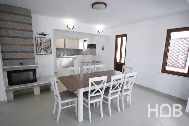Na prodaju, Vila, 500 m², Budva