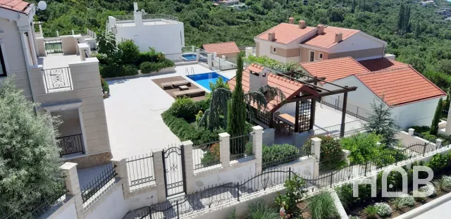 Na prodaju, Vila, 500 m², Budva