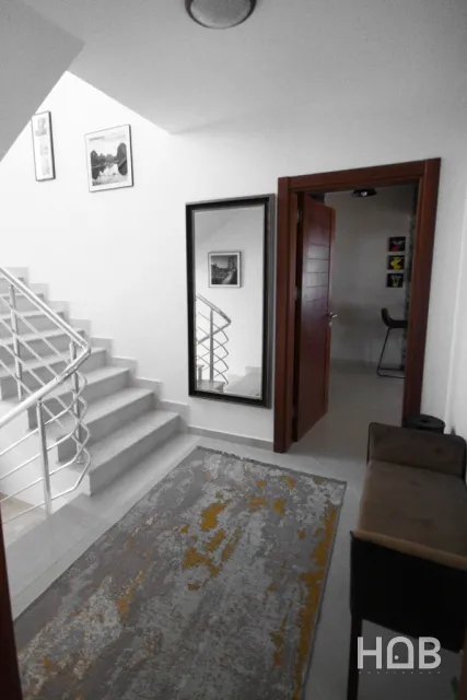 Na prodaju, Vila, 500 m², Budva