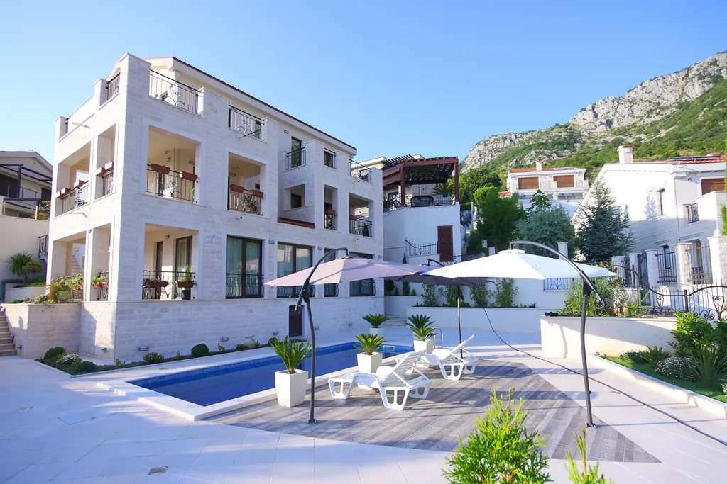 Na prodaju, Vila, 500 m², Budva