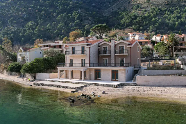 Na prodaju, Vila, 500 m², Kotor