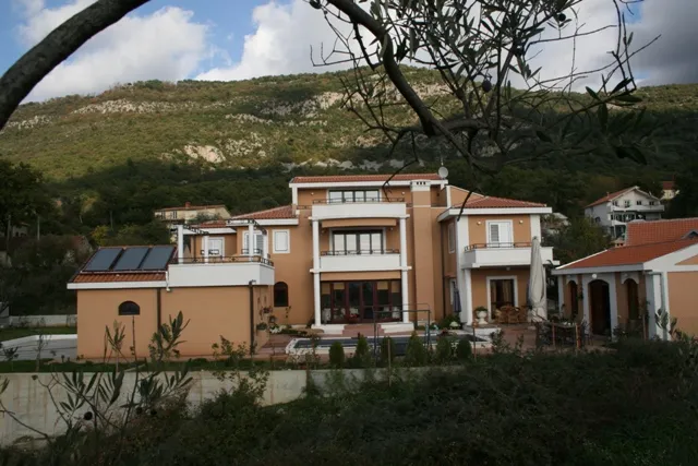 En venta, Villa, 450 m², Kotor