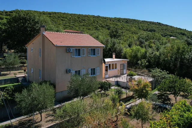 Na prodaju, Vila, 92 m², Kotor