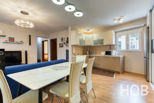 Na prodaju, Stan, 70 m², Budva