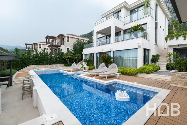 For Sale, Villa, 250 m², Budva