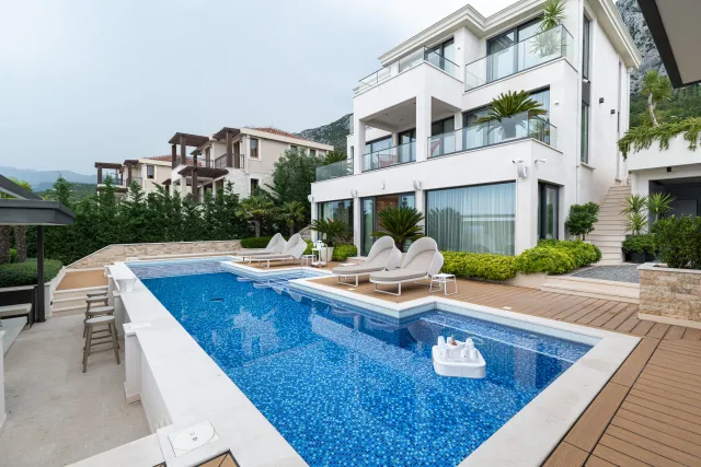 Na prodaju, Vila, 250 m², Budva
