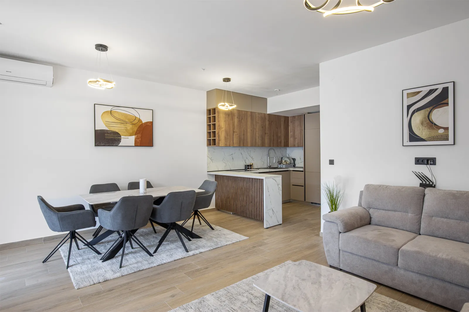Na prodaju, Stan, 81 m², Budva