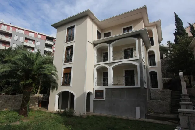 Na prodaju, Kuća, 460 m², Budva