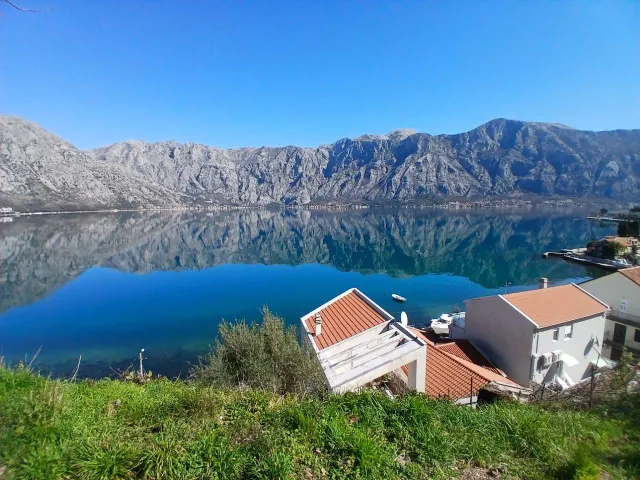 Na prodaju, Plot, 2200 m², Kotor