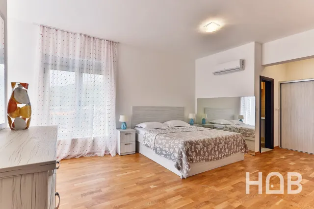Na prodaju, Stan, 90 m², Budva