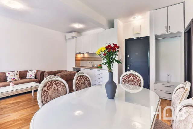 Na prodaju, Stan, 90 m², Budva