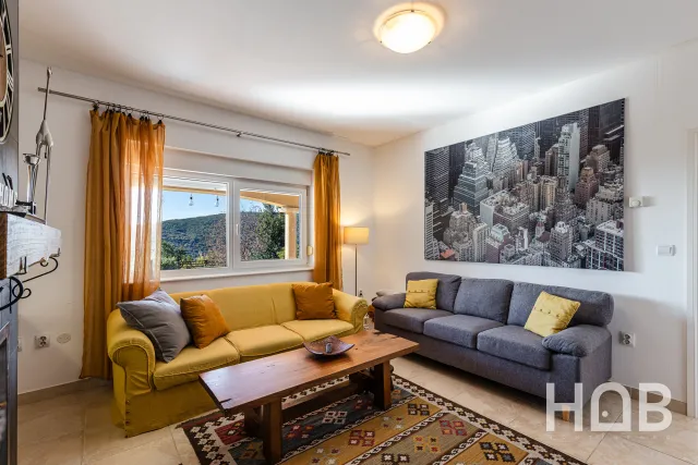 Na prodaju, Vila, 220 m², Kotor