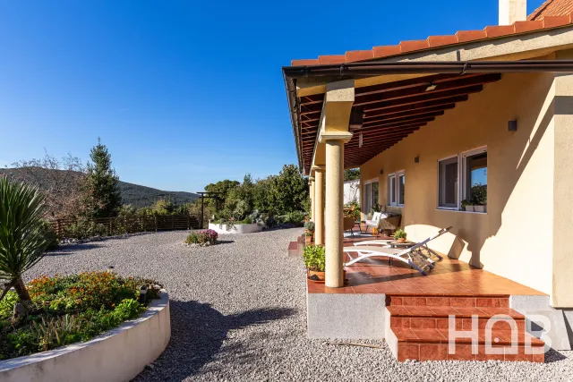 Na prodaju, Vila, 220 m², Kotor