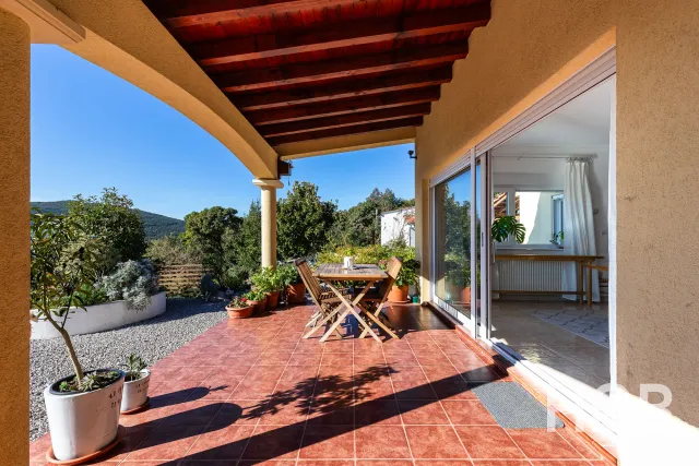 Na prodaju, Vila, 220 m², Kotor